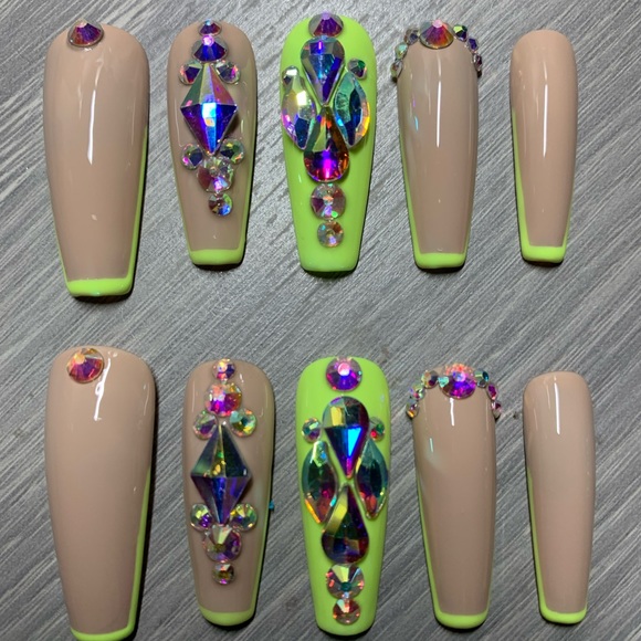 Handmade Luxury Press on Nails - Picture 1 of 10